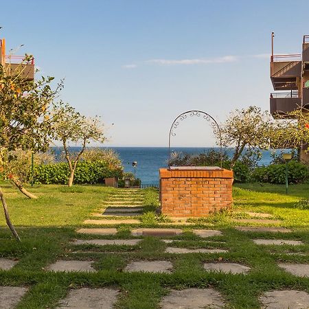 Blue Wood Apartment Letojanni Luaran gambar