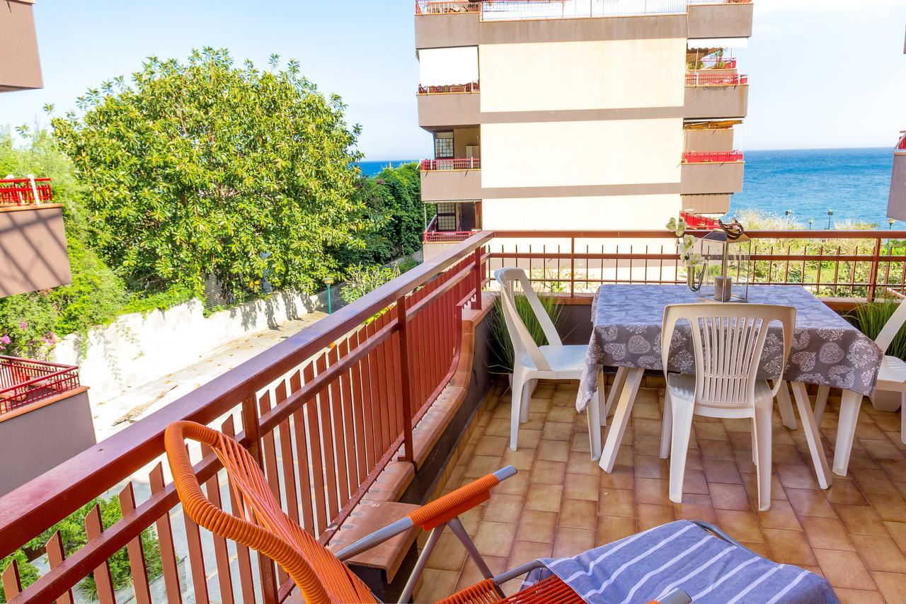 Blue Wood Apartment Letojanni Luaran gambar