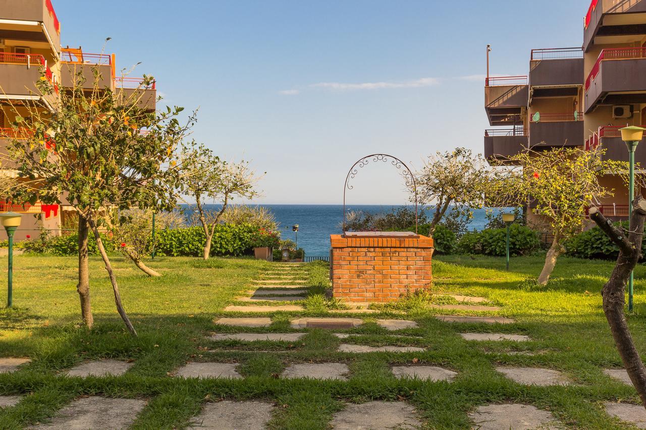 Blue Wood Apartment Letojanni Luaran gambar